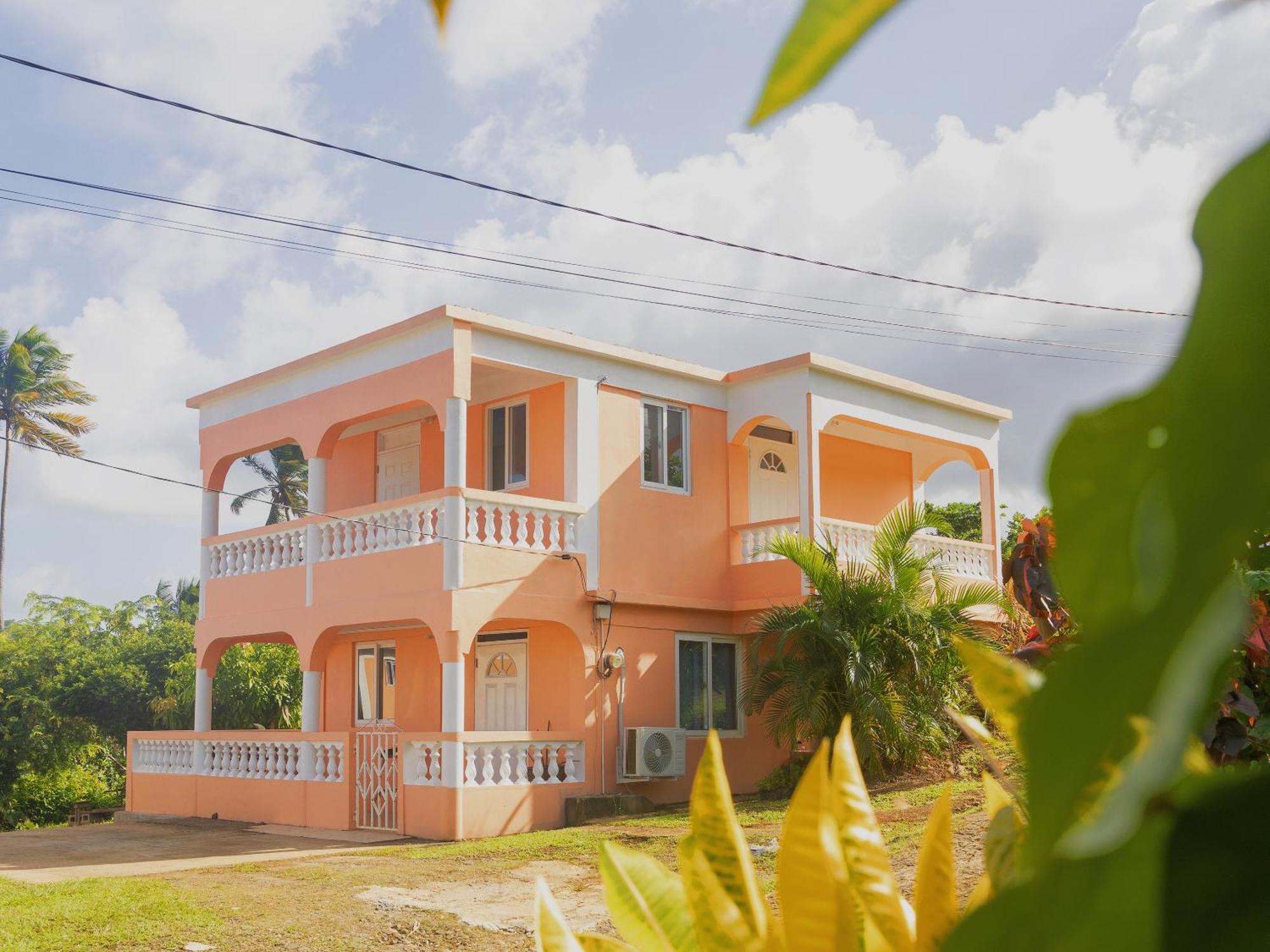 Happy Nest Dominica 호텔 Marigot 외부 사진